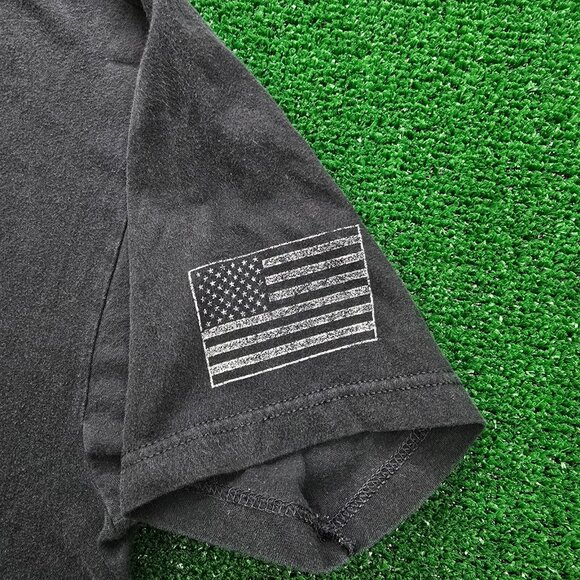 Buck Wear Tshirt Mens Large Lab Dog‎ American Flag Patriotic Red White and True - Picture 4 of 8